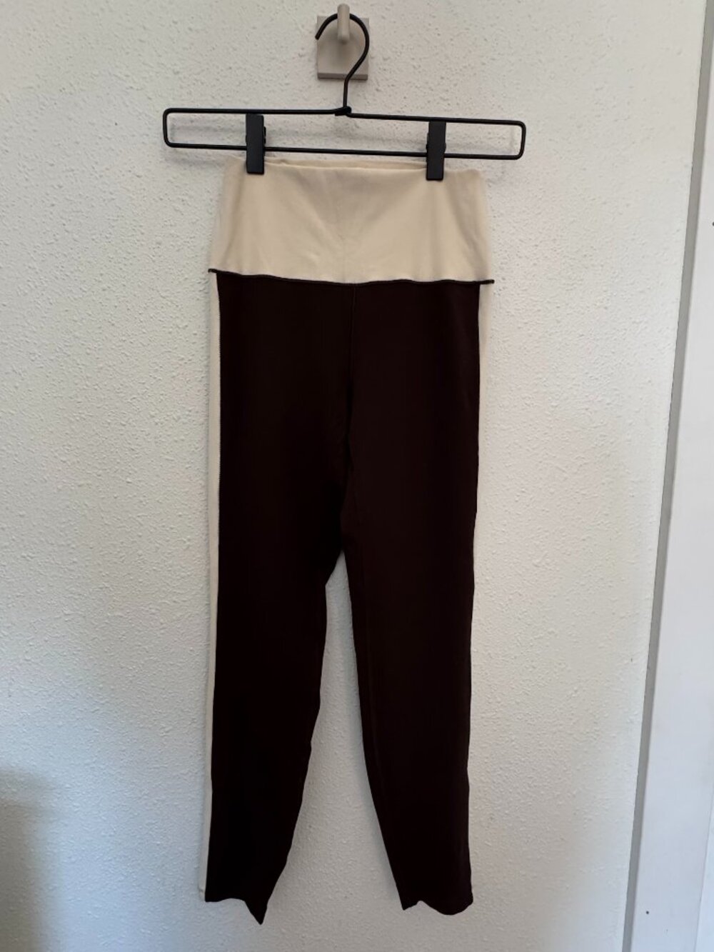 Dark Chocolate Brown Leggings with Cream Stripe Size Small Old Navy StudioSmooth